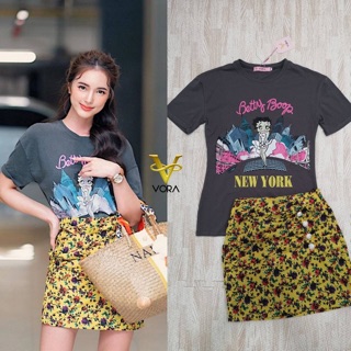 Set เสื้อยืด +กระโปรง เสื้อยืดสีเทาเข้มลาย betty boop น่ารักมากๆเลยคะ มาพร้อมกระโปรงลายดอกไม้เล็กๆ