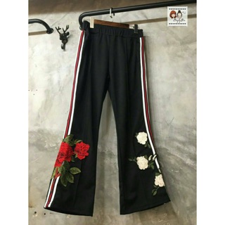   Rose Pant Koreastyle  เกงเกาหลีทรงวอมปลายขาบานนิดๆ แถบข้างสีสวย ปักดอกกุหลาบ