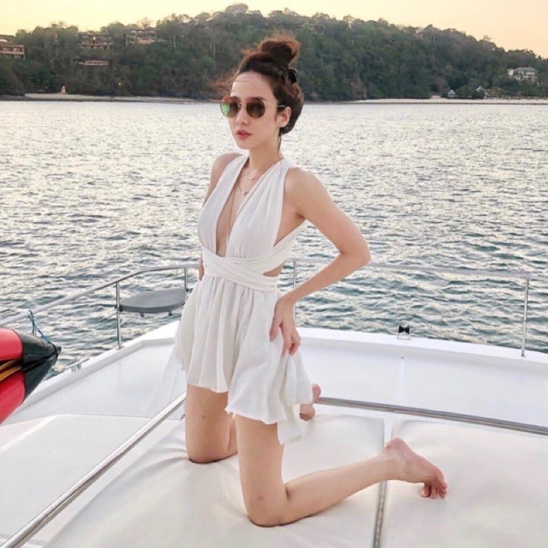 (C16) เดรสสั้นผ้าซีฟอง ทรงผูกคอพันหลังรุ่นแม่อั้ม ชุดไปทะเล พร้อมส่ง