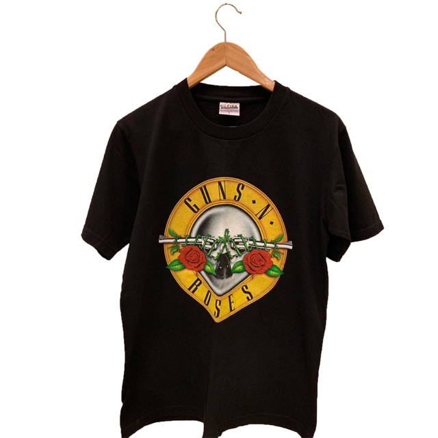 เสื้อ GUN N ROSES ส่งฟรี  สีสกรีนสด ฮิตมาก พร้อมส่ง ราคา ถูกที่สุด ดีลบีเคเค