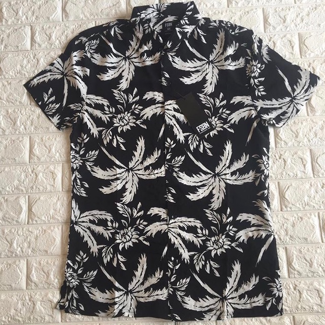 KEMEJA FSBN เสื้อเชิ้ตสีดําลายดอกไม้