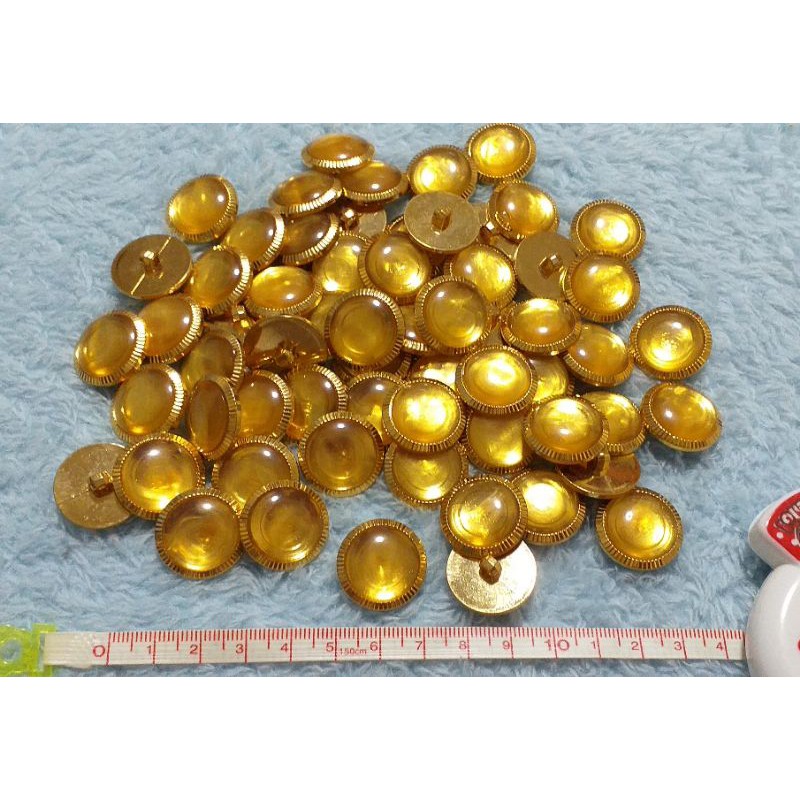(#090) กระดุมพลาสติกกลมสีทอง สอยล่าง ขนาด 2.2 cm. 5 เม็ด 8 บาท