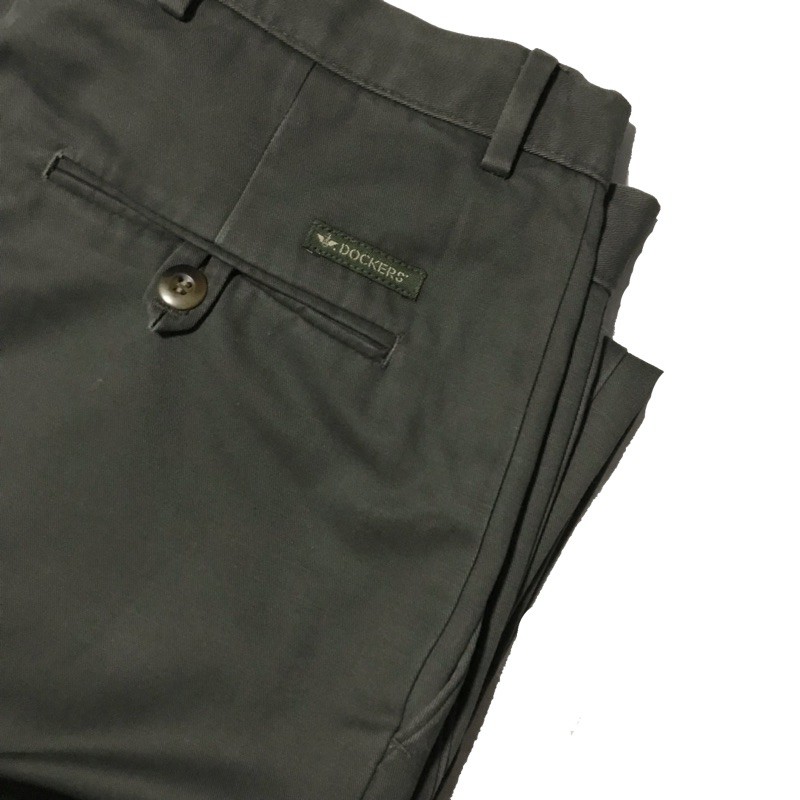 กางเกงขายาว ผู้ชาย แนวแฟชั่นวินเทจ สีเขียวขี้ม้า Dockers