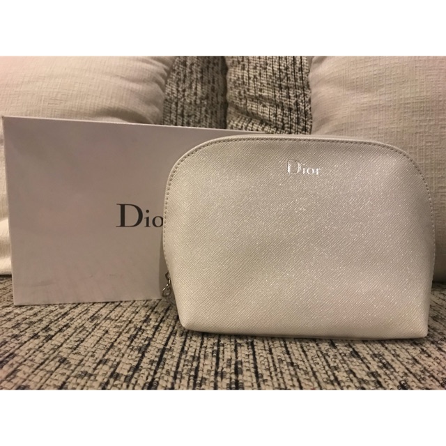 กระเป๋าใส่เครืองสำอางค์ Dior ของแท้ สีขาว