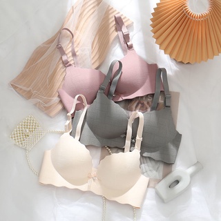 สินค้าพร้อมส่งจากไทย💥Angle Bra 💥(N672) เสื้อในไร้โครง 3 ตะขอ แต่งโบว์หน้าพร้อมจี้เพชร หรูหราน่าใส่