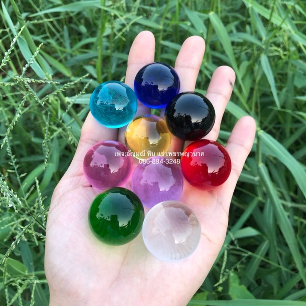 ลูกแก้วเพชรพญานาค ขนาด 2เซนติเมตร บูชาองค์ละ 69 บาท มีทั้งหมด 9 สี เลือกสีได้ตามใจชอบค่ะ