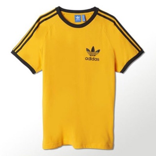 Adidas เสื้อยืด ลาย RETRO CALIFORNIA สีเหลือง สีดํา