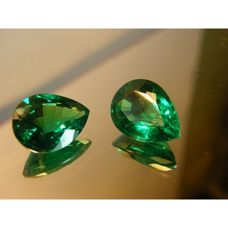 มรกต พลอย Columbia โคลัมเบีย Green Emerald very fine lab made PEAR shape 8X6 มม mm...2.60 กะรัต carats (2 เม็ด carats)