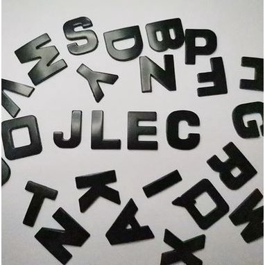 ราคาต่อ 1 ชิ้น [ขนาด] : 28 * 20 mm โลโก้ตัวอักษร ภาษาอังกฤษ a - z , 1 - 9 letter logo car metal