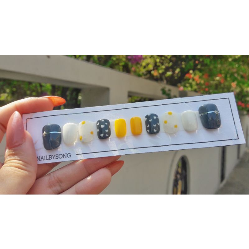 อันดับหนึ่ง 96+ ภาพพื้นหลัง เล็บเจลลายดอกเดซี่ สวยมาก