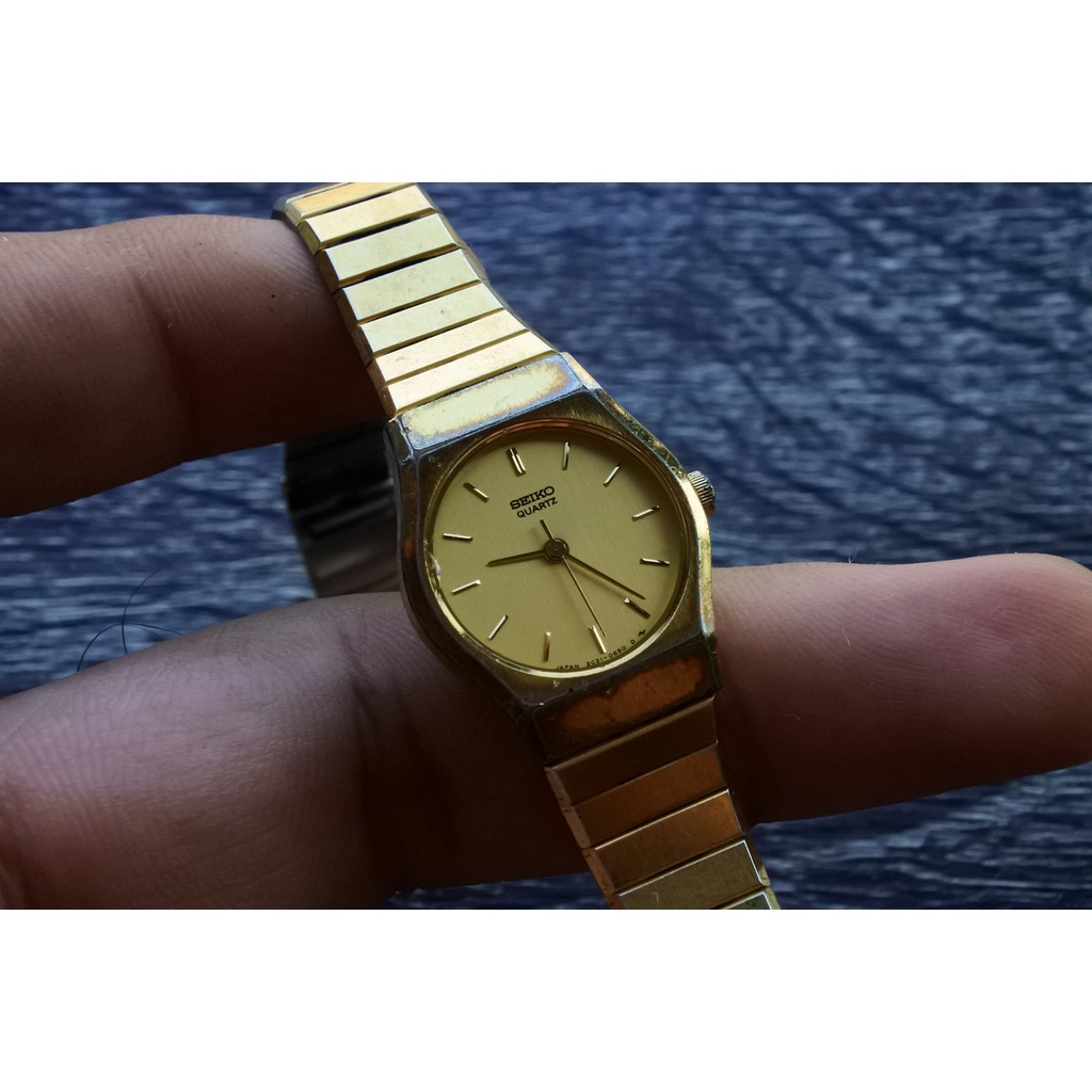 นาฬิกา Vintage มือสองญี่ปุ่น SEIKO Quartz ผู้หญิง สแตนเลสสีทอง ของแท้ 100% เปลี่ยนถ่านใหม่แล้ว ใช้งานได้ปกติ สภาพดี 22mm