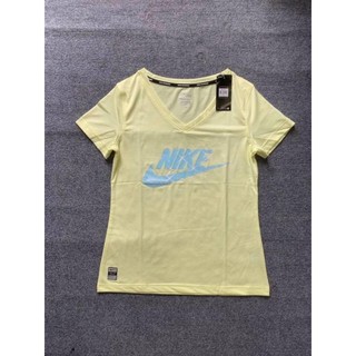 Nike เสื้อออกกำลังกายผู้หญิง