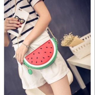 ราคา 390บาท
กระเป๋าสะพายข้าง แตงโม 🍉&amp; เลม่อน 🥝
💫 กว้าง 23 cm ยาว 13 cm หนา 7 cm
💫 ด้านในจุของได้เยอะ