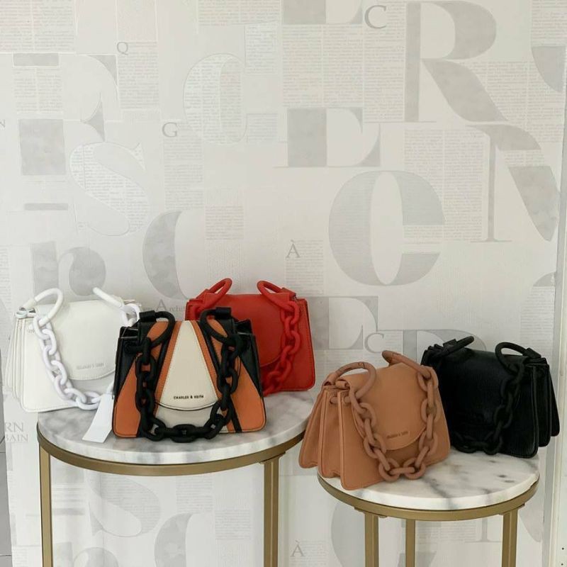 กระเป๋าสะพายข้าง C684