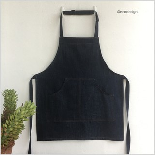 ผ้ากันเปื้อนยีนส์กรม (Navy Blue) สายคล้องคอ กระเป๋าล้วงข้าง