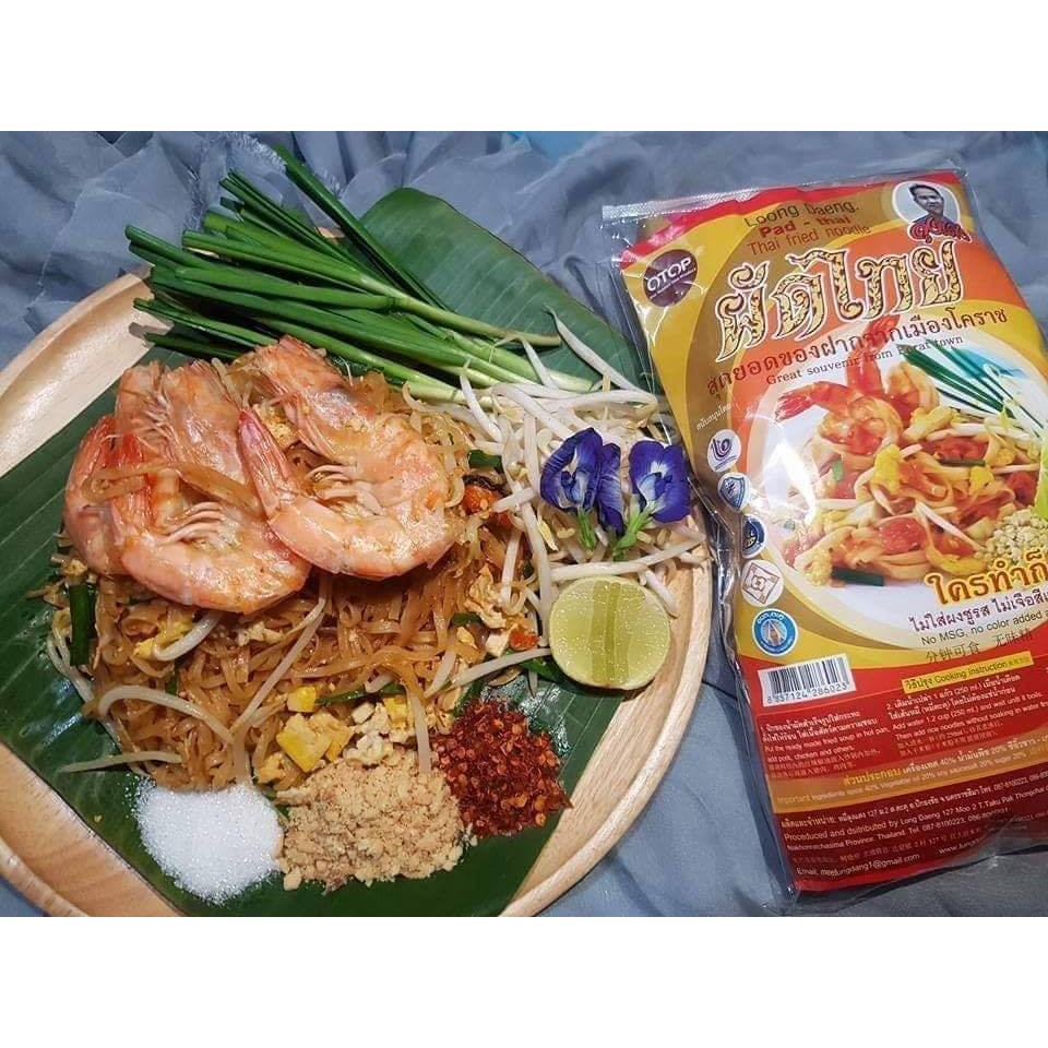 หมี่โคราชพร้อมน้ำปรุงตราลุงแดง