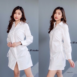เดรสคอปก ผ้าคอตตอนทอเนื้อหนา สีขาว ดีเทลรูดเชือกด้านข้าง ผูกโบว์เก๋ๆปรับสั้นยาวได้ งานสุดเก๋ ทรงคอวี