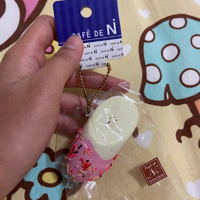 ปล่อยสกุชชี่กล้วย Cafe De N