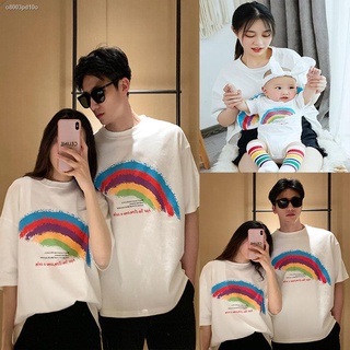 เสื้อผ้า▼❍◑น้องสาวของเน็ตบ้านคนดัง 2022 พ่อแม่ลูกสวมใส่ฤดูร้อนใหม่ครอบครัวของทารกสี่แม่และลูกแม่และลูกสาวเสื้อยืดสายรุ้ง