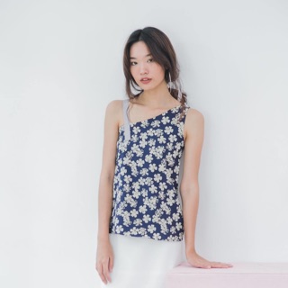 Kanni Studio ส่งต่อ Harper Top Navy Size S