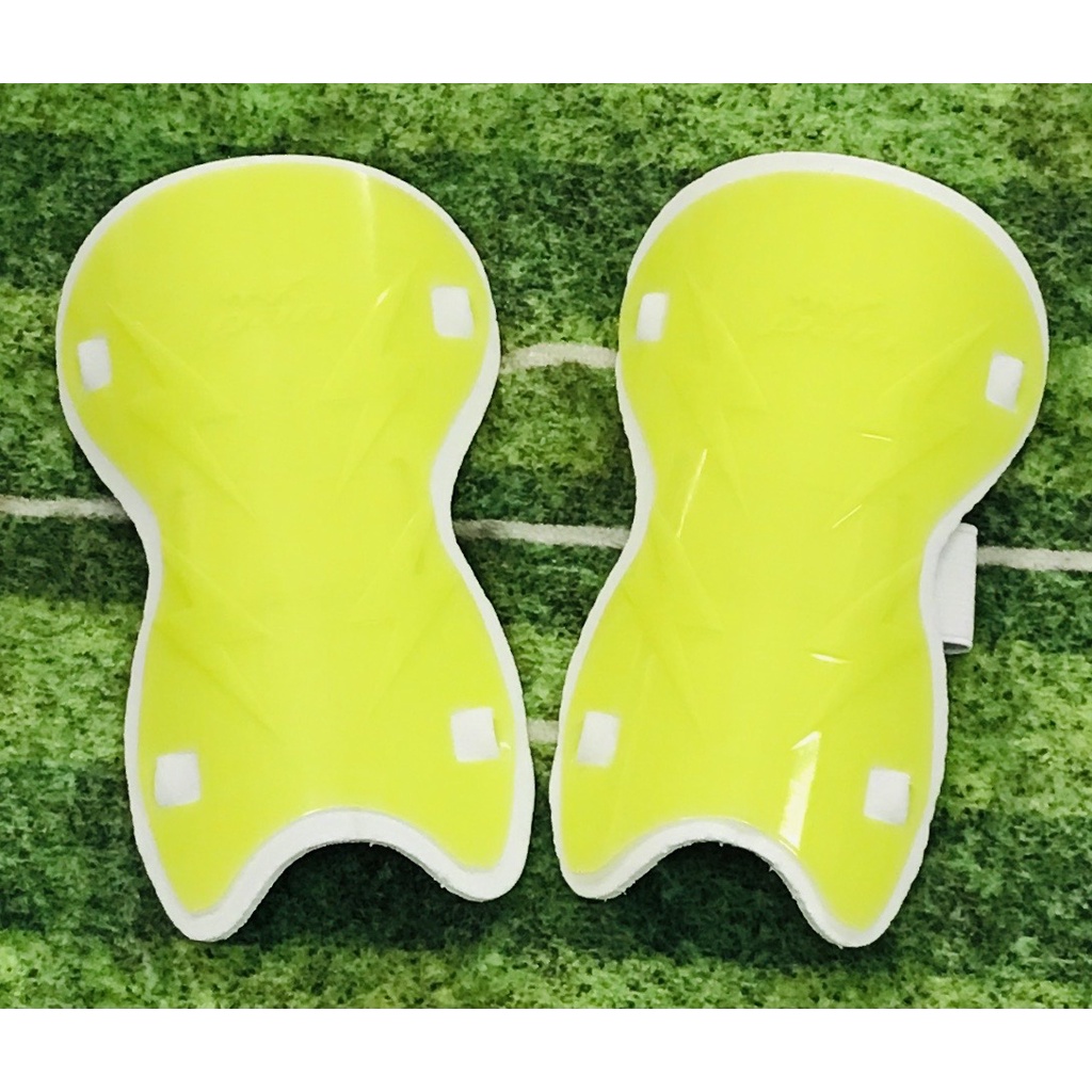 #สนับแข้ง แพน PAN สนับแข้ง แพน รุ่น PSS038 ใส่เพื่อป้องกันการกระแทกที่เกิดจากการปะทะระหว่างการเล่นกีฬา น้ำหนักเบา