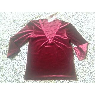 เสื้อสีแดงกำมะหยี่แขนห้าส่วน