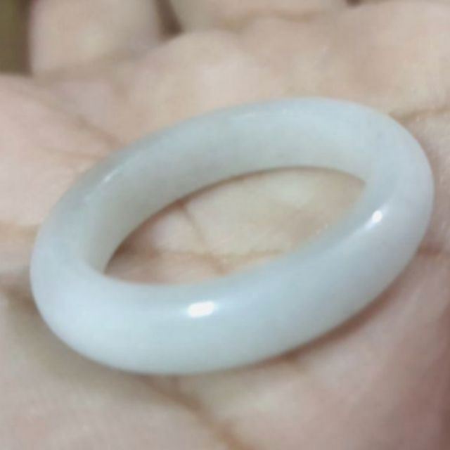 แหวนหยกพม่าแท้ เกรด A สีขาวสวย 17.5มม.