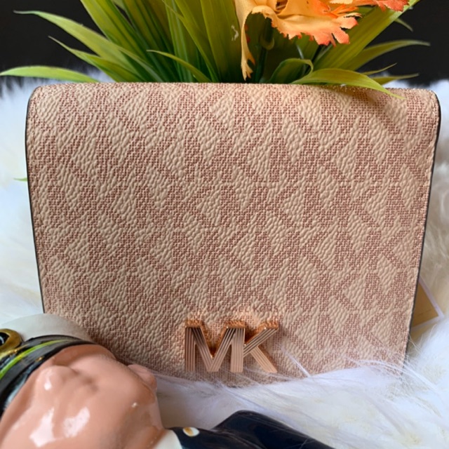 แท้ Michael Kors 2ซิป มีสีเขียวดำขาวนต. กระเป๋ารุ่นคล้องมือ