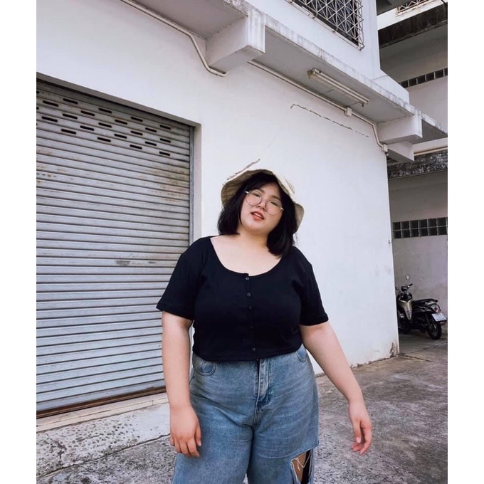 เสื้อครอปแขนสั้นสาวอวบ