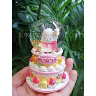 ลูกแก้วหิมะ​น่ารักญี่ปุ่น​แท้​ snow globe คว่ำแล้วมีหิมะตกในลูกแก้ว​ ขนาดเล็ก​ 6x6x8.5cm.  ขายลูกละ650บาท