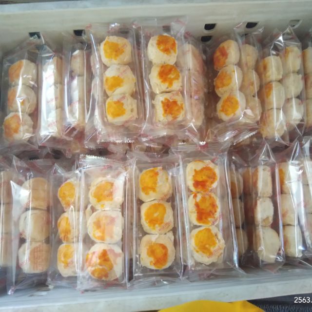 ขนมเปี๊ยะมะลิวัลย์อบเทียน 3 ลูก.  20ชิ้น