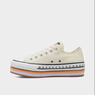 Converse รองเท้าผ้าใบข้อต่ำ เพิ่มระบายชั้นพื้น รุ่น  Chuck Taylor All Star  สีขาว