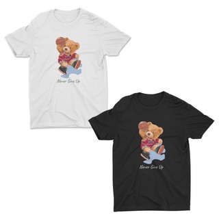 AIDEER Bear Collection เสื้อสกรีนลายหมี เสื้อลายตุ๊กตาหมี มีทั้งสีขาวและสีดำ Never Give UpSize S-5XL
