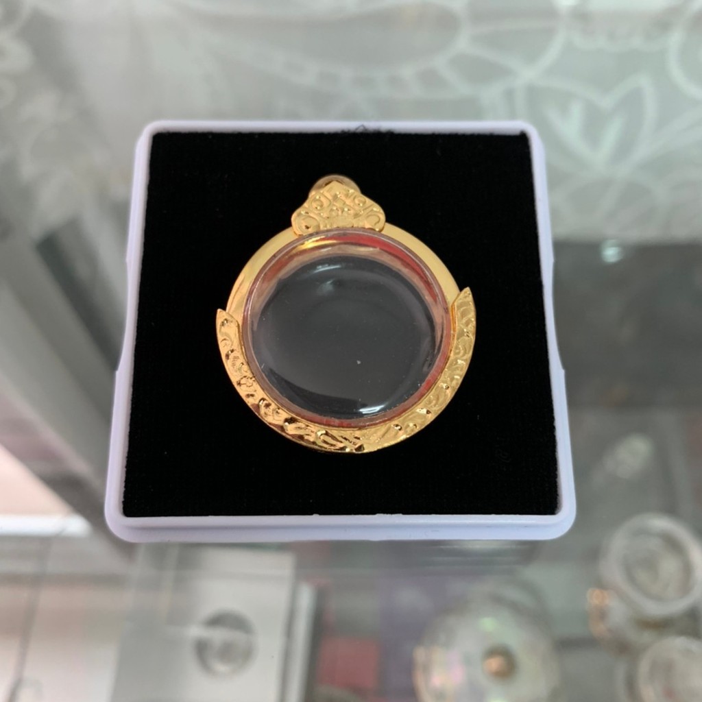 กรอบพระแสตนเลสสำเร็จรูปวงกลมชุบไมคร่อนสีทองเบอร์ 80 ( ใส่เหรียญครุฑ1บาท 2517 ได้)