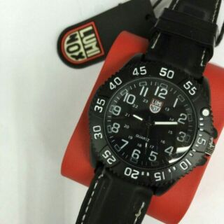 Luminox   สายหนัง