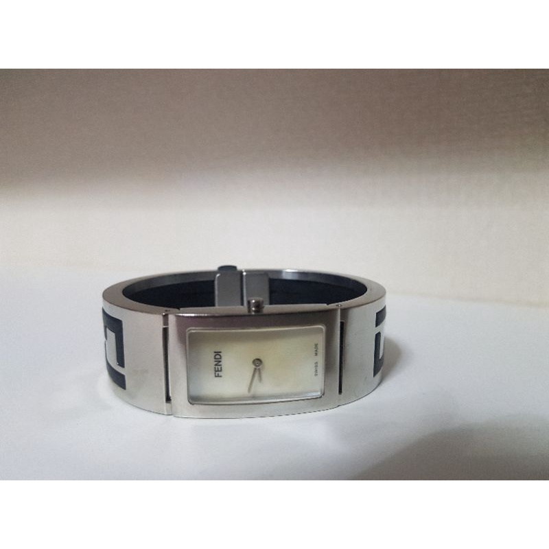 ส่งฟรี>นาฬิกาfendiผู้หญิงแท้100%