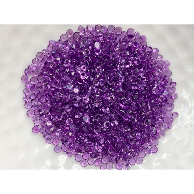 2.0mm. พลอยอเมทิสกลมเจียรเหลี่ยม ราคากะรัตละ 80 บาท
