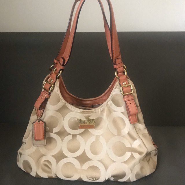 ส่งต่อ Coach สภาพดี 85% ของแท้ซื้อจาก Siam Paragon