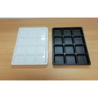 กล่องพลาสติก 12 ช่อง กล่องใส่ขนม 12 ช่อง ฐานสีขาว,สีน้ำตาล [ แพ็ค 50,100 ชุด ]