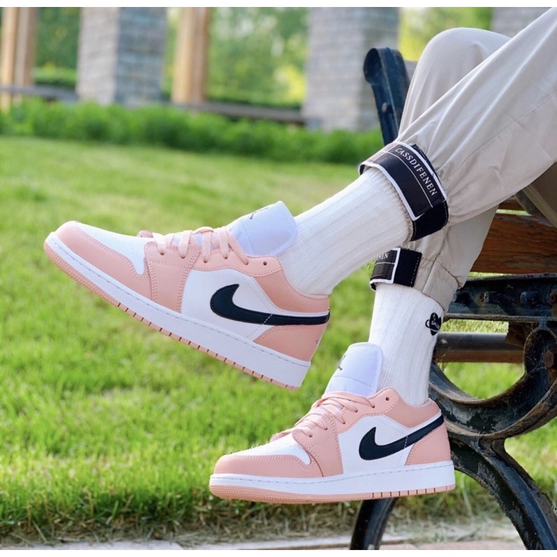 (พร้อมส่ง ของแท้100%) AIR JORDAN 1 LOW LIGHT ARCTIC PINK