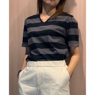 เสื้อยืดลายทาง คอวีแขนสั้น ใส่สบาย