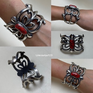 ปะการังเเดง เเท้ งานเมกา Vintage Native American Navajo Sterling Silver Sandcast coral Cuff Bracelet