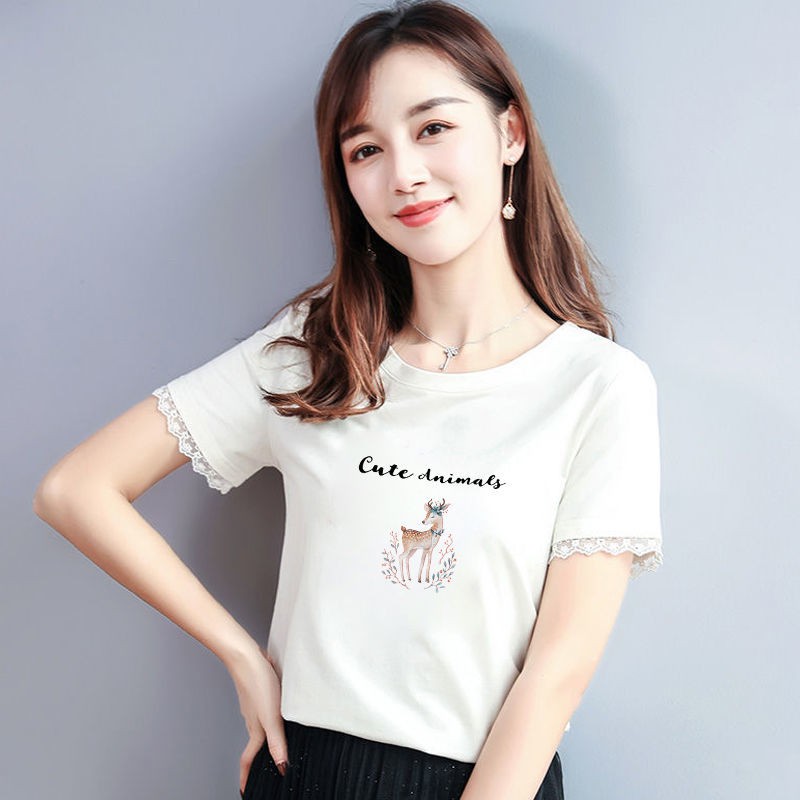 พร้อมส่ง เสื้อยืดผู้หญิงแฟชั่น คอกลมสไตล์เกาหลีสีพื้นลายกวางมาใหม่ล่าสุด อักษรภาษาอังกฤษ์ แต่งแขนข้าง
