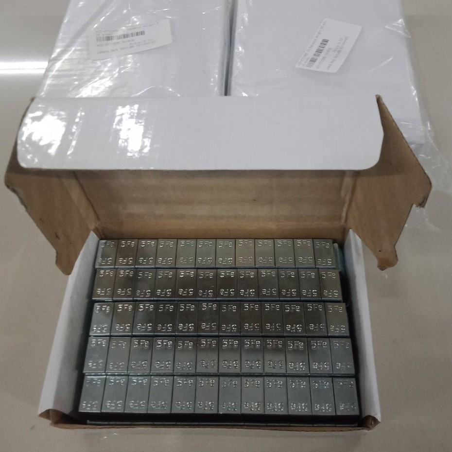 ตะกั่วถ่วงล้อแบบแปะล้อ แปะล้อรถยนต์ แปะถ่วงล้อ ขนาด 5กรัม และ 10กรัม (แพ็คละ 50เส้น)