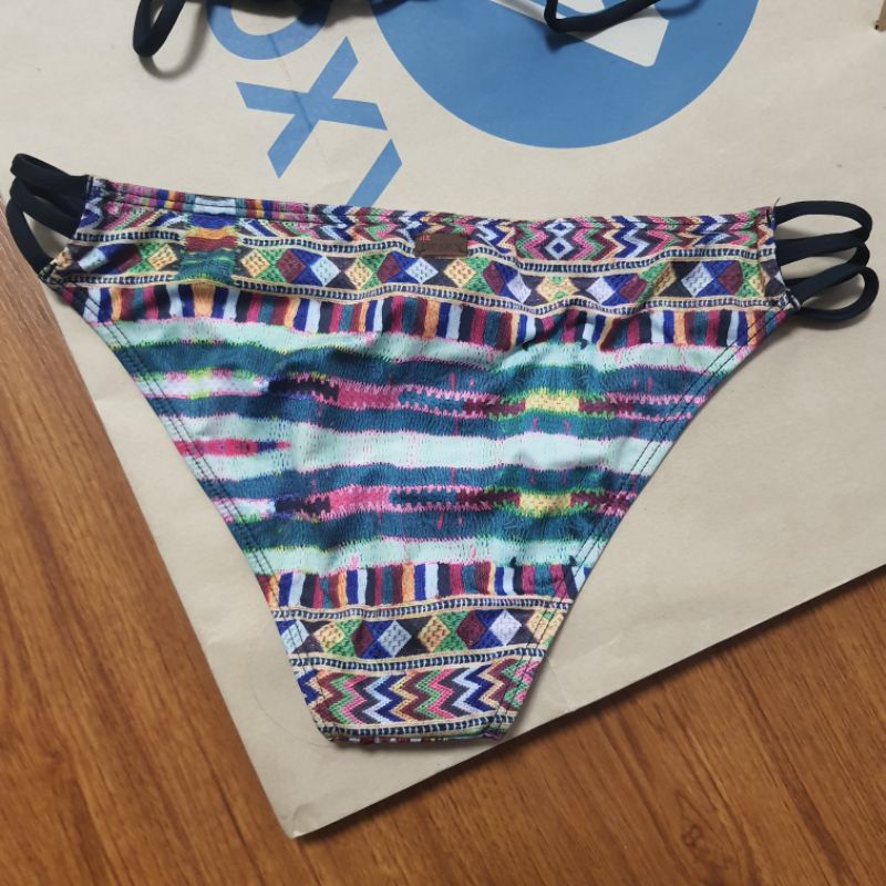 ของแท้...ชุดว่ายน้ำบิกินี่ Roxy ผ้าโพลีเอสเตอร์นุ่ม - รูปที่ 5