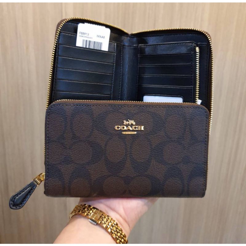 🎀 (สด-ผ่อน) กระเป๋าสตางค์ ใบกลาง F88913 MEDIUM ZIP AROUND WALLET IN SIGNATURE CANVAS