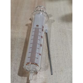 สลิ้งแก้วขนาด 20 ml + เข็มดูดยาว 10 cm.