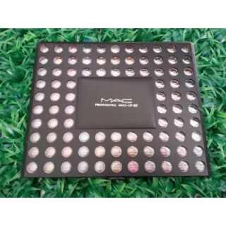 พาเลทอายแชโดว์ Mac 98 สี 

เนื้อละเอียดผสมชิมเมอร์ เป็นพาเลสที่สาว ๆ ทุกคนต้องมีไว้ในครอบครอง สีสันส
