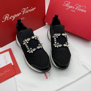 Roger sneaker รุ่นเพชร  (สีดำล้วน)