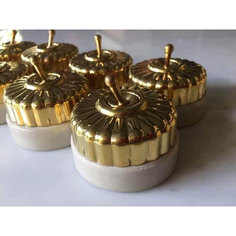 สวิทช์ไฟทองเหลือง😊😊😊